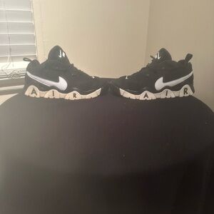 Nike Air Barrage Low Size 12